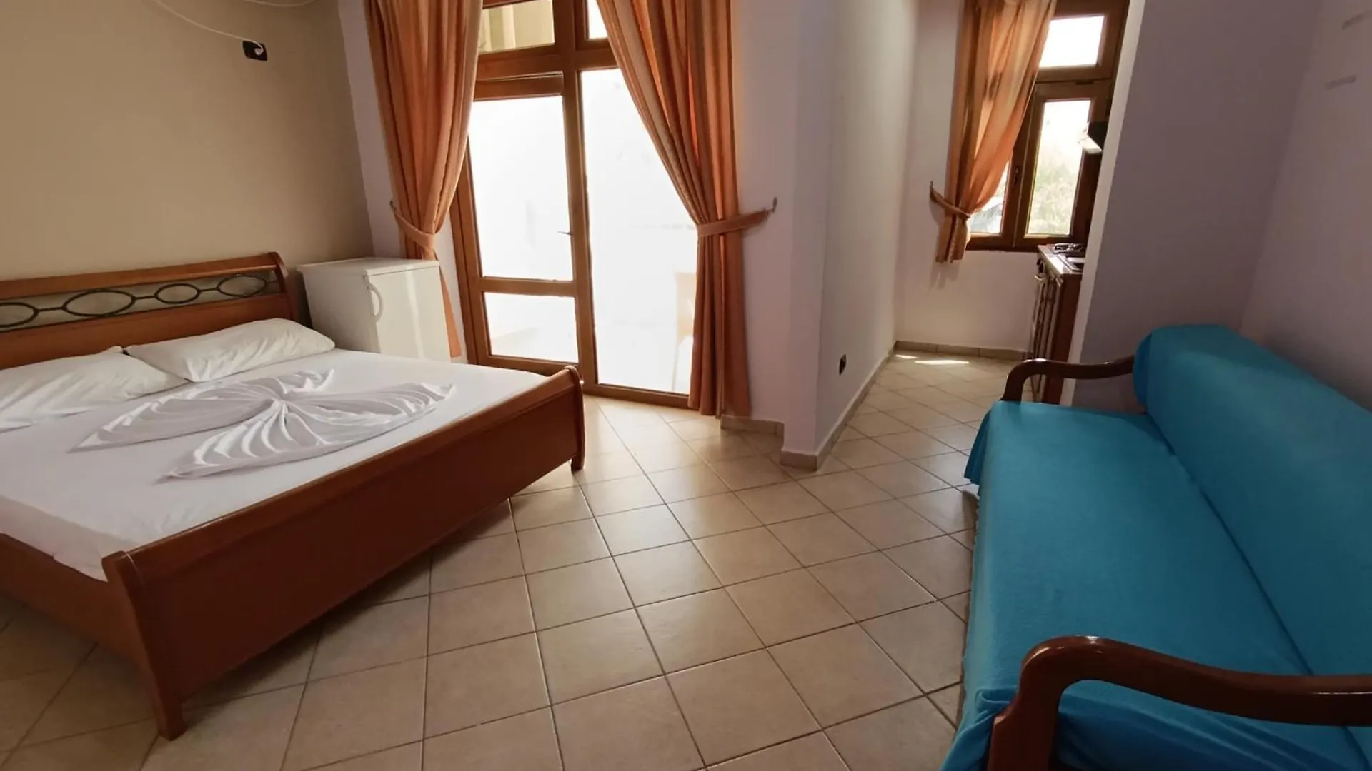 Hotel Mjeshtri Shëngjin 0*,